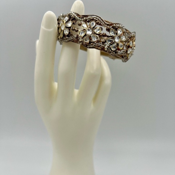 Vintage Floral Rhinestone Gold Tone Bracelet - Picture 3 of 8